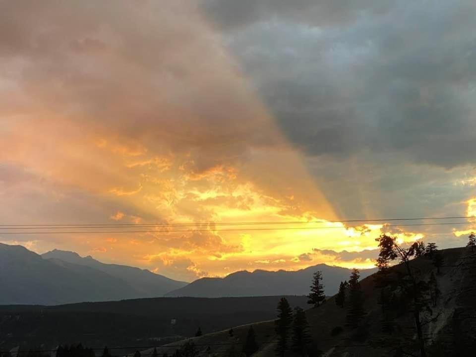Cross Suite - Mistyriver Lodge Radium Hot Springs Luaran gambar